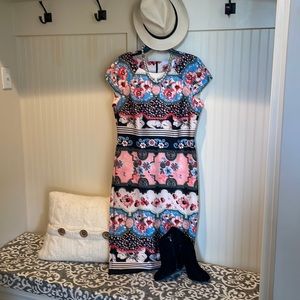 What a beautiful sheath dress, fitted to accentuate your curves!